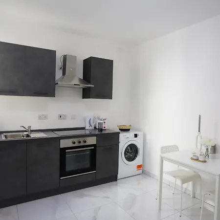 Exquisite 2 Bedroom With 2 Bathroom Apt, Best Area St Julians - 3 Mins Seafront Apartment